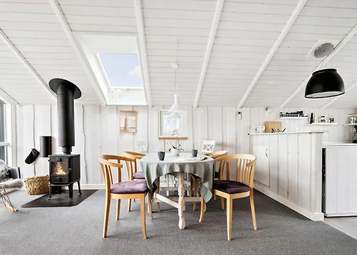 Sj279-bjert-oluf-ravns-vej-29 * Binderup Strand